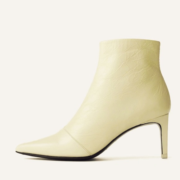 rag & bone Shoes - Rag & Bone Women’s Beha Crinkle Cream Leather Pointed-Toe Ankle Boots New $525
